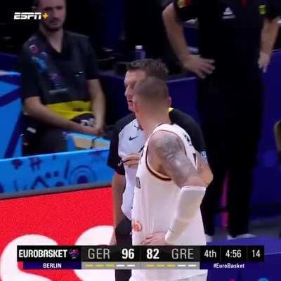 [Highlight] Giannis got ejected for this hard foul/dirty play (depending on who you ask) in the 4th quarter