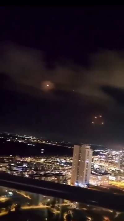 100s of Iranian missiles rain down on Israel