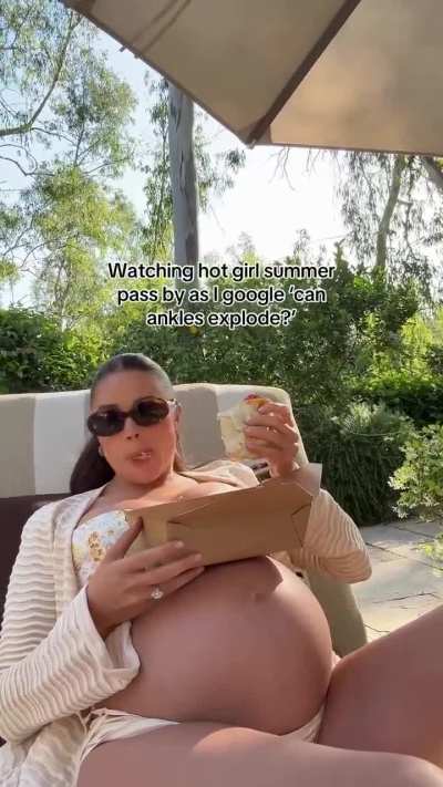 Pregnant Olivia Culpo