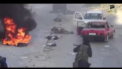 mal araplar acemice arkadaşını kurtarmaya çalışıyor