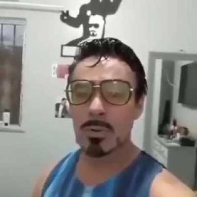 Tony Stark evangélico passando