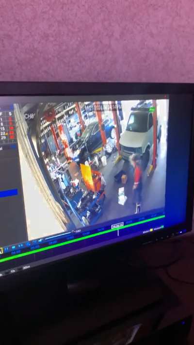 Snap on guy thought he was being slick