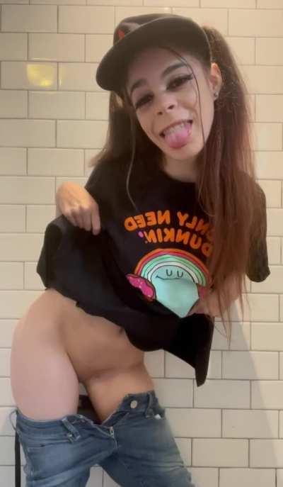 Peek a boo from under my apron 🤫🍩