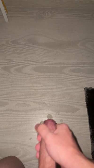 (21) decided to tag the floor