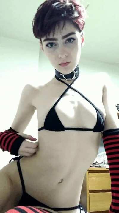 Does this sub love small titty goths too?