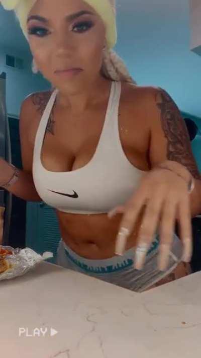 ŘẸŇŇĮ ŘǗČČĮ~1593379794~17845905359217388~1