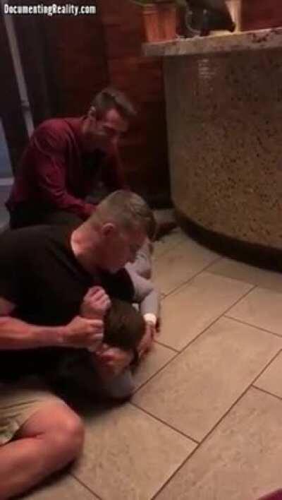 Joel Michael Singer Assaults 2-3 workers and uses his dads money to get this off of Reddit. POST THIS ANYWHERE YOU CAN!!