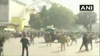 Lundjhaata Kissan protecting police