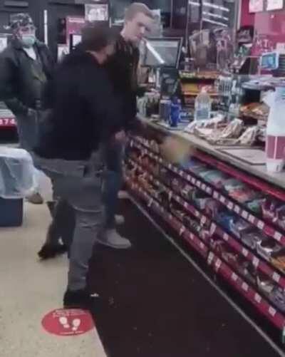 Instant Karma for this male Karen 🤣