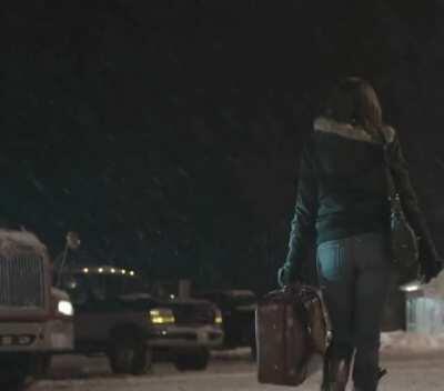 Elizabeth Gillies ,Bum