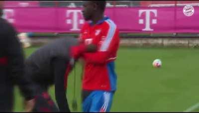 Tuchel pulls down Mane’s pants, walks away