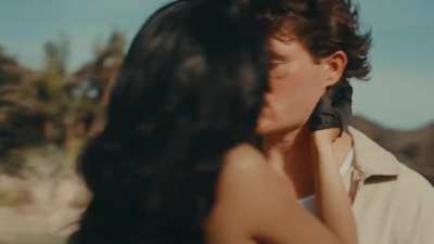 Jenna Ortega kissing a man AND Sabrina Carpenter in Sabrina's new mv 