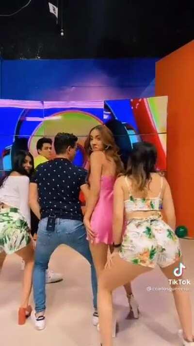 Vaya nalgotas que se carga Rossi