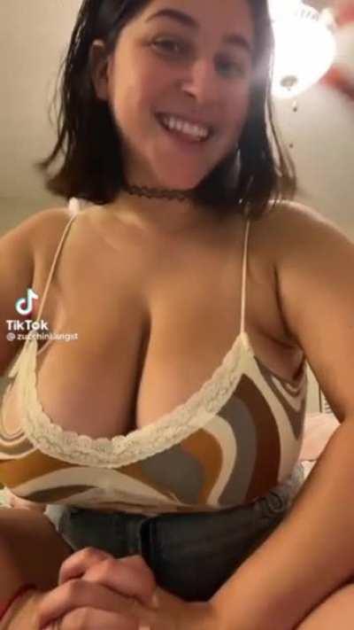 [zucchini.angst] absolutely massive melons (added slow motion)