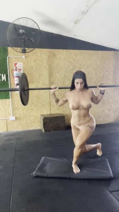 Muscle mommy: smash or pass