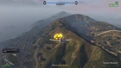 Pyro comes to attack me on my way to Cayo Perico, instant regret.