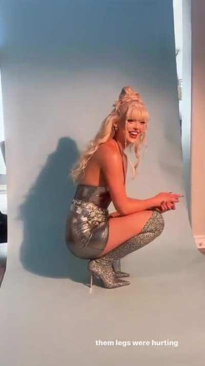 Amazing outfit, she looks incredible 