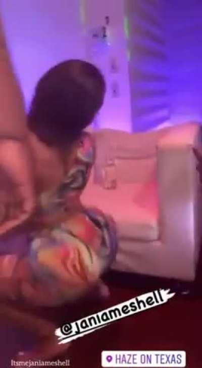 Jania bouncing dat ass