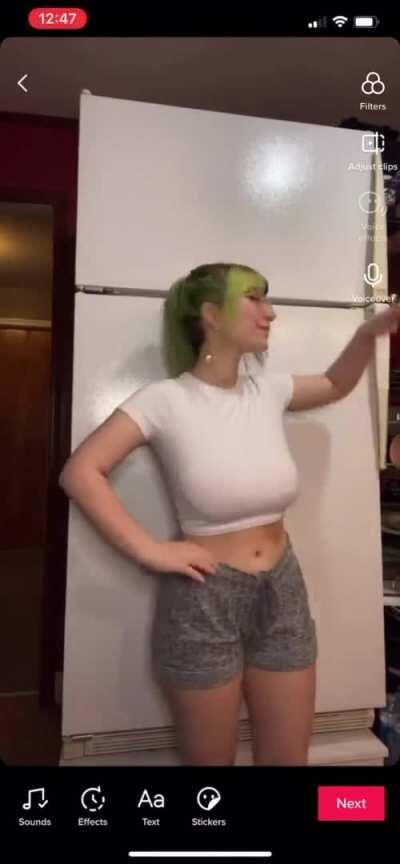 Open the fridge, reveal the tits