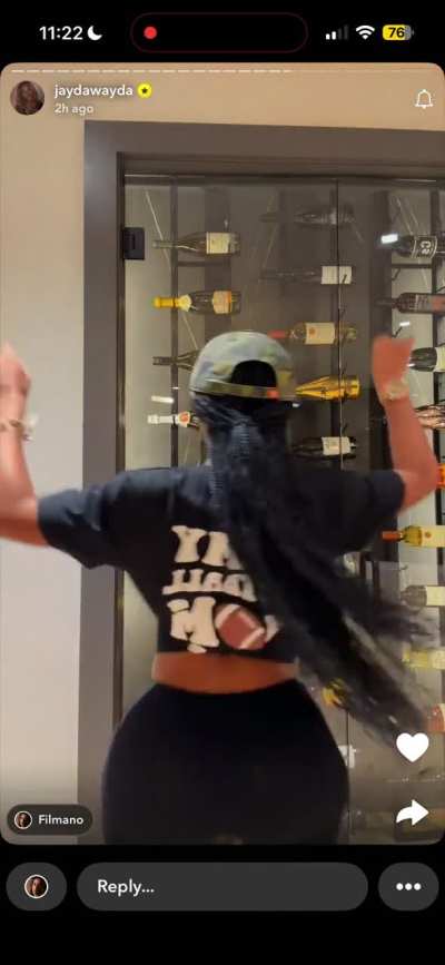 Jayda finally giving us a lil one two ass shake