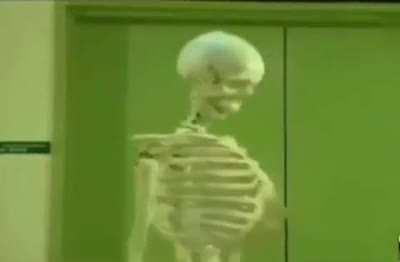 الهن ني فنتدخ مثمةظج مقورق هدههص ههههههها 😂 Funny hororr Scary MOVIE 2006 releas deate 😅 غيااس ؟ Funny prank hiding from skaleton Nasser Qasebi