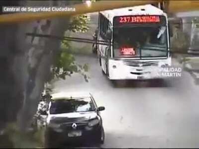 Three thugs on a motorcycle assaulted a boy at the bus stop. What happened next? It was a piece of criminal everywhere. It looks like the GTA 5 ragdoll ... perfect monitoring system.