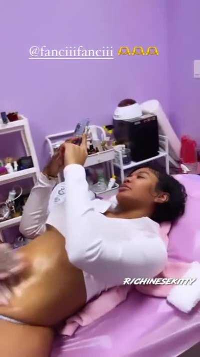 Massage time 💆🏾‍♀️