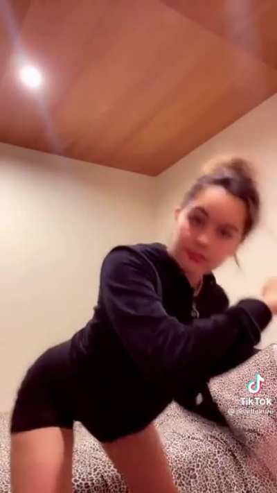 Would yu whip her booty too ??