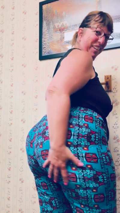 I bet it’s your dream to get a taste of this 52yr old ass one day 😉 💨 👅