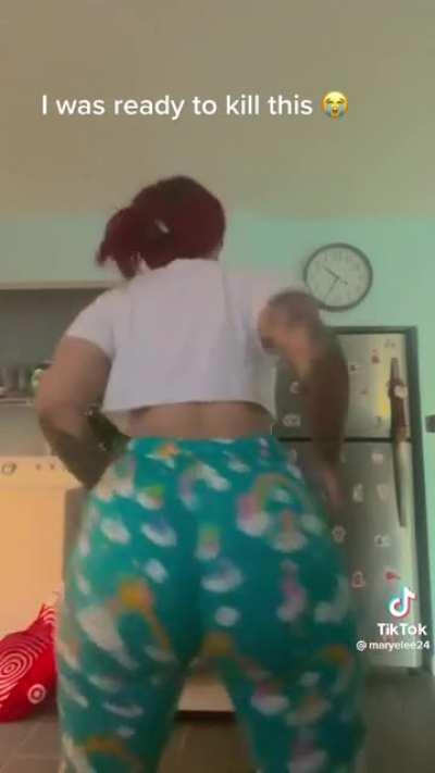 (maryelee24) Thicc latina milf twerking