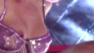 Natalie Portman - Huge Nip Slip in 'Closer'