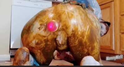 Do you want to give MommyMisfit a dirty orgasm in kitchen floor?