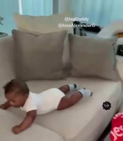 Training my son to beat Bruce’s ass next time he calls us a “lil group” 💪🏾 #nodaysoff #bdeoliln