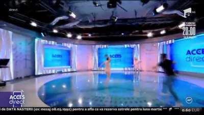 Naked woman throws a stone at tv presenter in Romania - She knows 