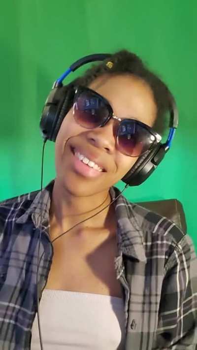 i wrote a sitcom based on my experience playing online