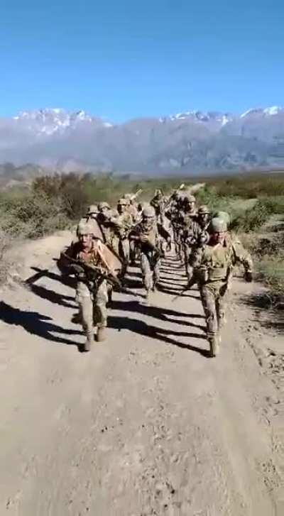 Izquierda derecha izquierda!