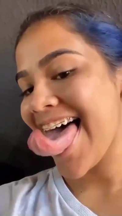 Her Tongue Is Crazy ! 