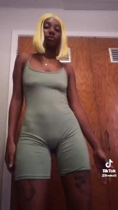 Nakol Jones phat pussy print!