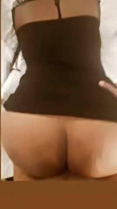 Since a lot of you wanted to see more of her Ass 💁 [F]