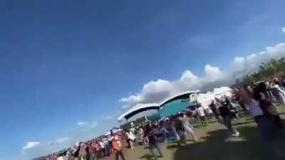 I couldn't resist the edit as well. Kite child with some music!