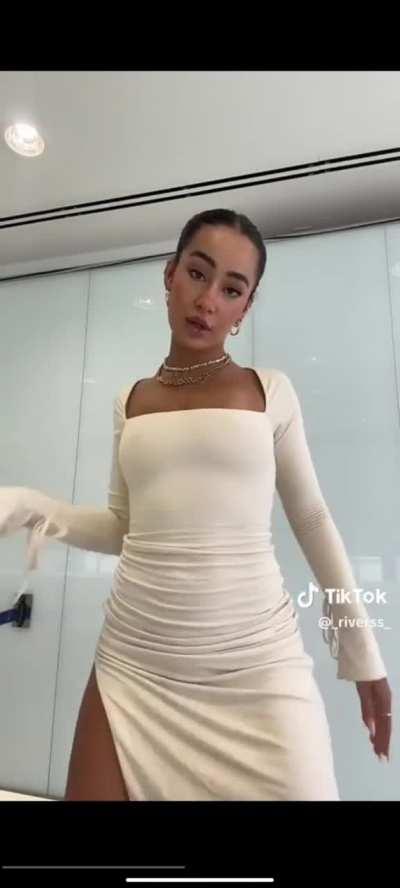 Marina rivers se le transparentan las tetas 🔥🍒