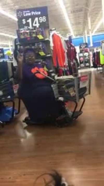 Woman flips out at Walmart over toddler's 