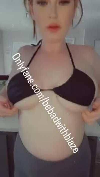 DROP THEM TITTIES IN PUBLIC