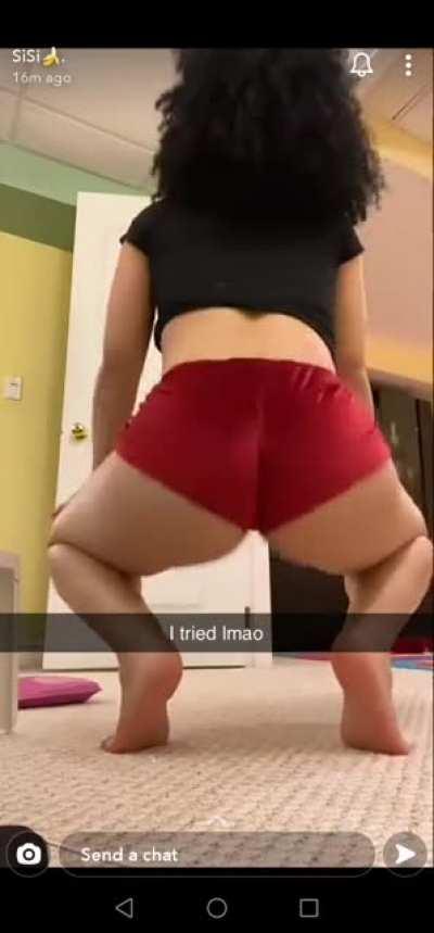 Sisi shaking her ass.