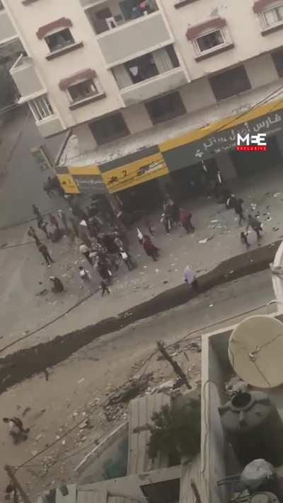 Israel snipes a Palestinian woman waving a white flag, child by her side in Gaza