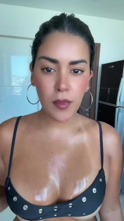 Se honesto papi recuerda que mi onlyfans es @zaidferrer y estoy muy activa