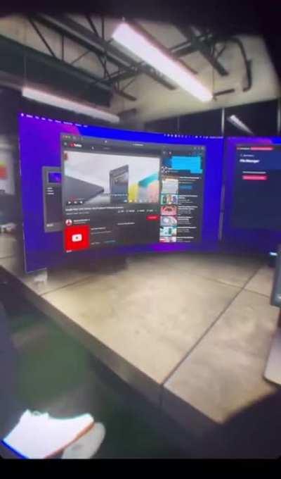 Extended displays in VR by MKBHD