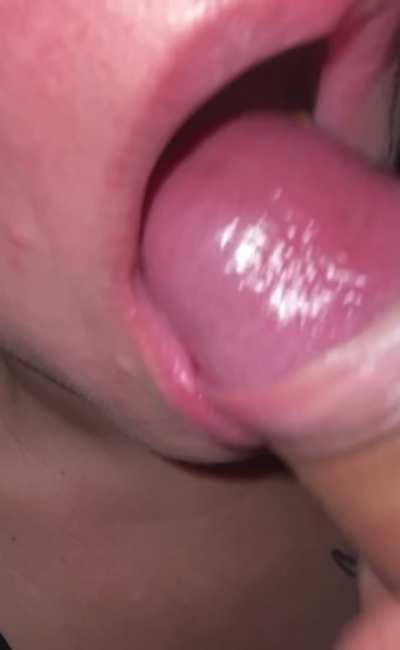 Fill me up baby! Hubby never disappoints. Damn 😲😍💦