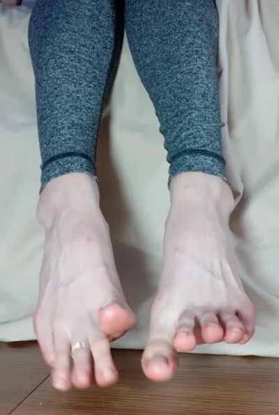 If I wiggle my toes like this, does that have an effect on you?