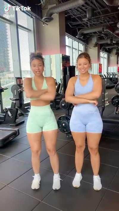 @lexielearmann @ana.learmann 🍑 x 2